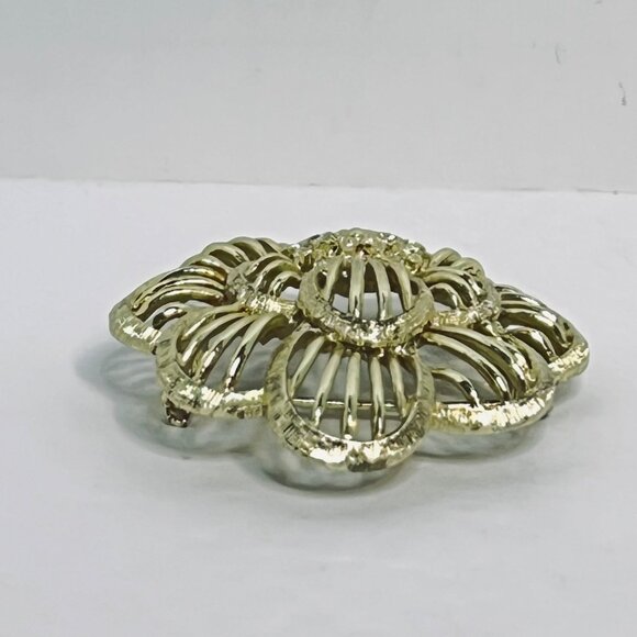Vintage Textured Gold Tone Flower Brooch (5739) - Picture 5 of 6